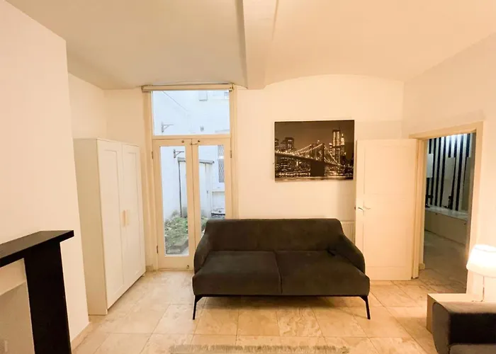Apartment Moments From Hyde Park