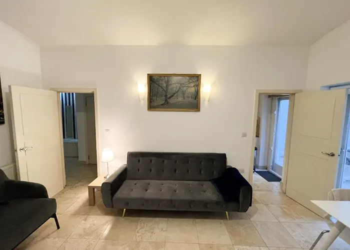 Apartment Moments From Hyde Park